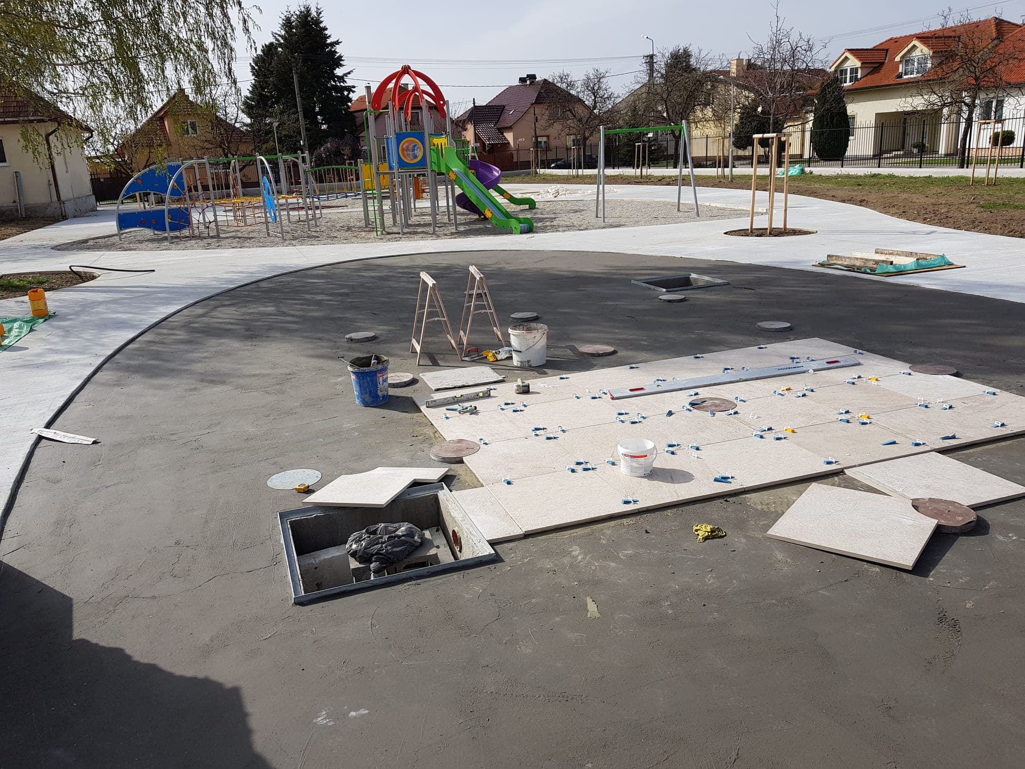 Podkladové vrstvy spevnenej plochy pred kladením dlažby